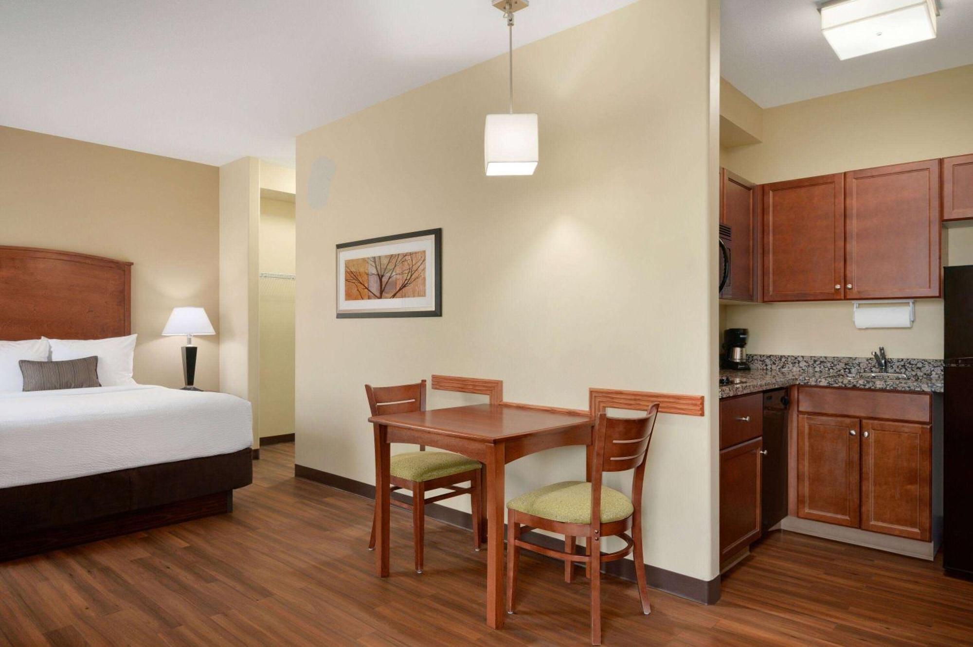 Days Inn & Suites By Wyndham Sherwood Park Edmonton Exterior foto